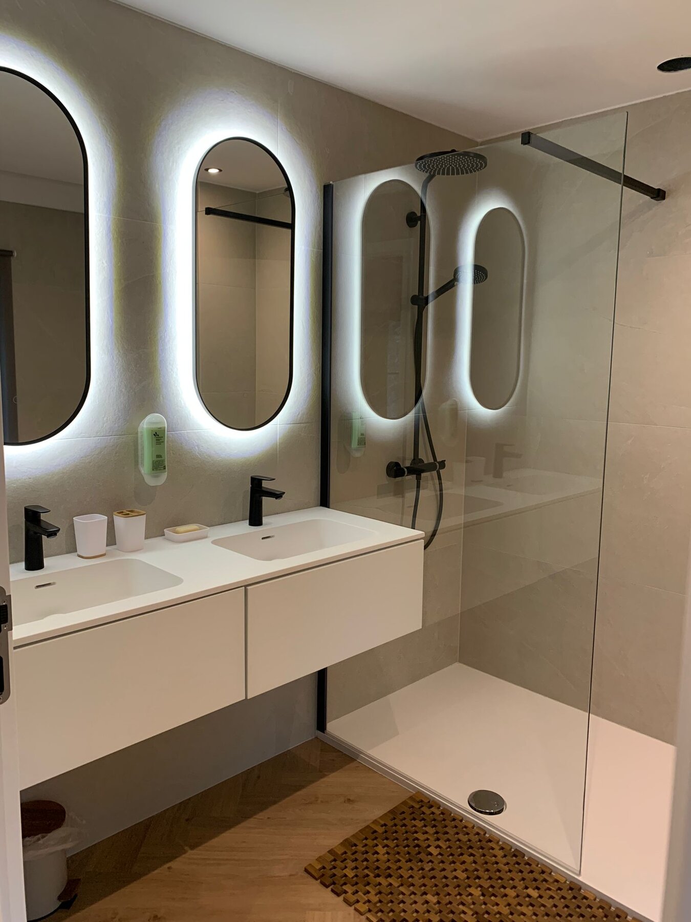 Salle de douche privée de la chambre 1